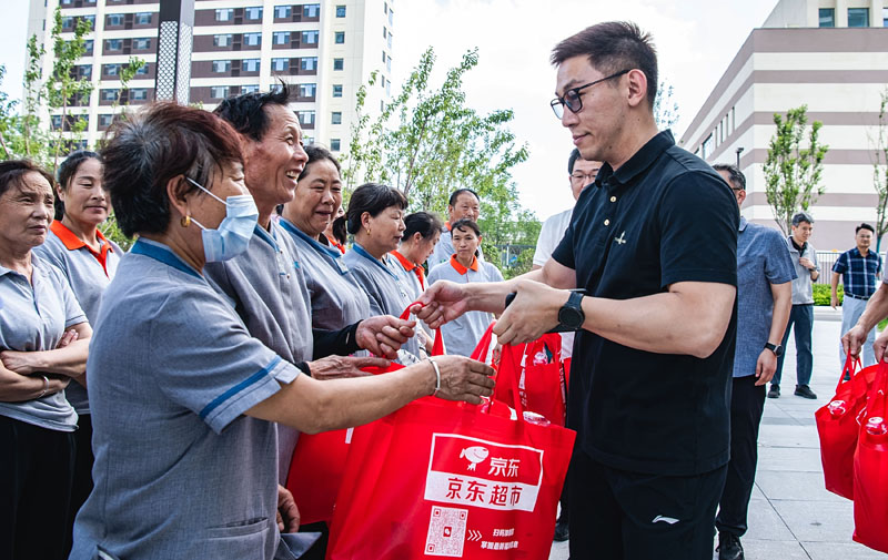 城发公司开展高温慰问活动